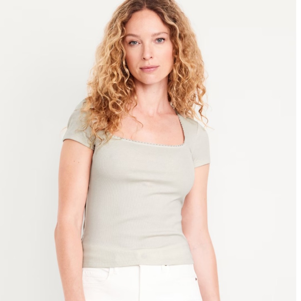 Cute lace trim top!